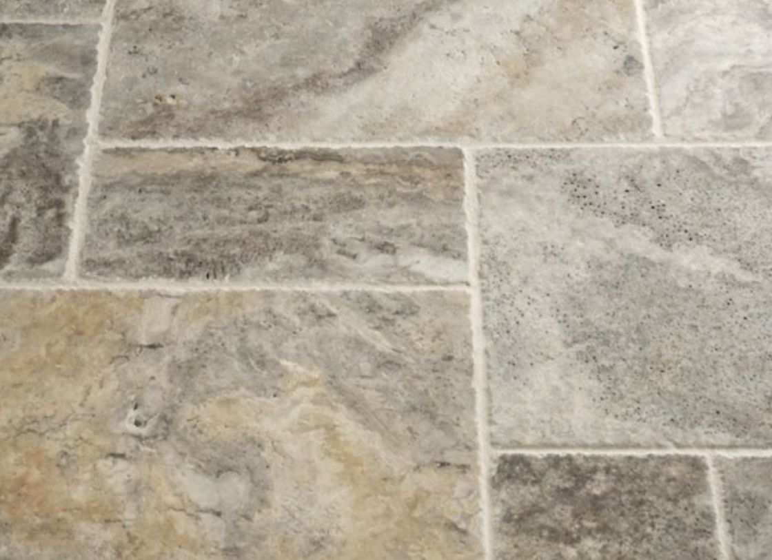 Silver Brushed Travertin – Marbre – texture et veinage de la pierre