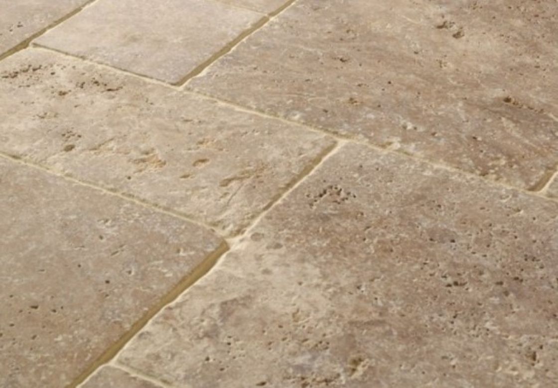 Noce Antik Travertin – Travertin – texture et veinage de la pierre