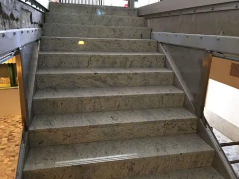 Granite stairs – photo 1